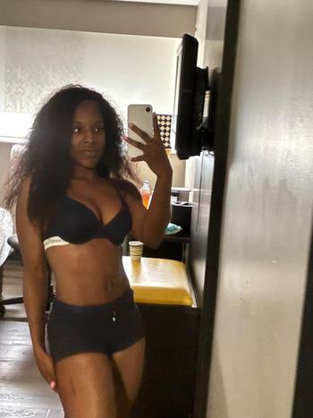 216-560-5730, 25  female escort, Cleveland