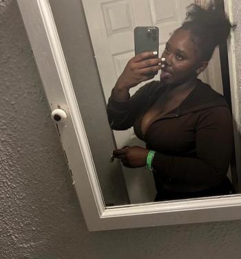Yummy, 26  female escort, Cleveland